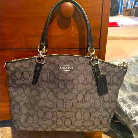 Purse - Picture 1 of 2